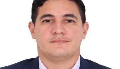 Retrato de Daniel Correia con chaqueta oscura.
