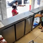 Captura de cámara de seguridad del interior de una panadería.