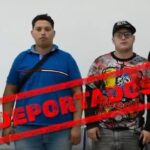 Fotografía de varios hombres con el rótulo superpuesto «Deportados».