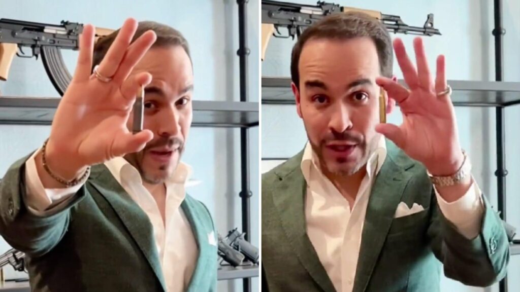 Dos hombres muestran las manos en una composición sobre el porte de armas.