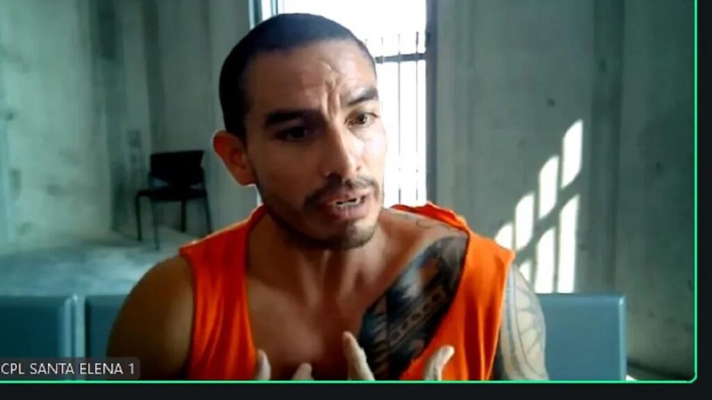 Daniel Salcedo interviene por videoconferencia con una camiseta naranja.
