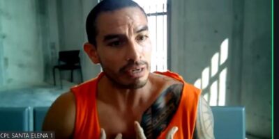 Daniel Salcedo interviene por videoconferencia con una camiseta naranja.