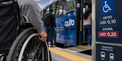 Composición de una persona en silla de ruedas junto a un autobús y un aviso de tarifa preferencial.
