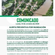 Comunicado de la Alcaldía de Esmeraldas con una alerta preventiva por inundación ante la crecida del río Esmeraldas, con una vista aérea del río, 12 de octubre de 2026.