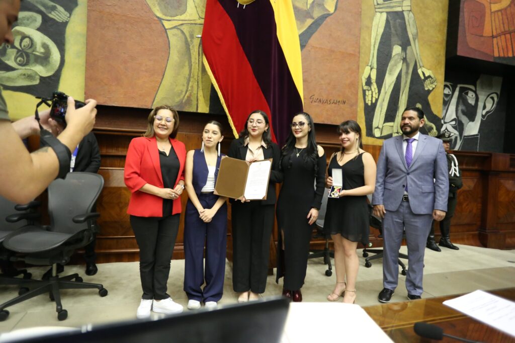 Acto de reconocimiento en el salón del Pleno de la Asamblea Nacional, en Quito, en diciembre de 2024. Imagen de archivo.