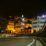 Vista nocturna iluminada del cerro Santa Ana en Guayaquil, archivo de 2019.