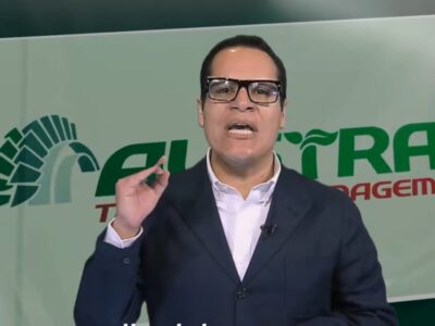 José Julio Neira durante su anuncio sobre los generadores del contrato con Austral Technical Management, el 12 de octubre de 2026.