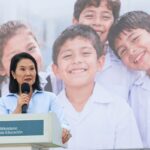 Keiko Fujimori presenta la propuesta de disciplina escolar en el colegio Felipe Santiago Estenos de Chaclacayo, Perú.