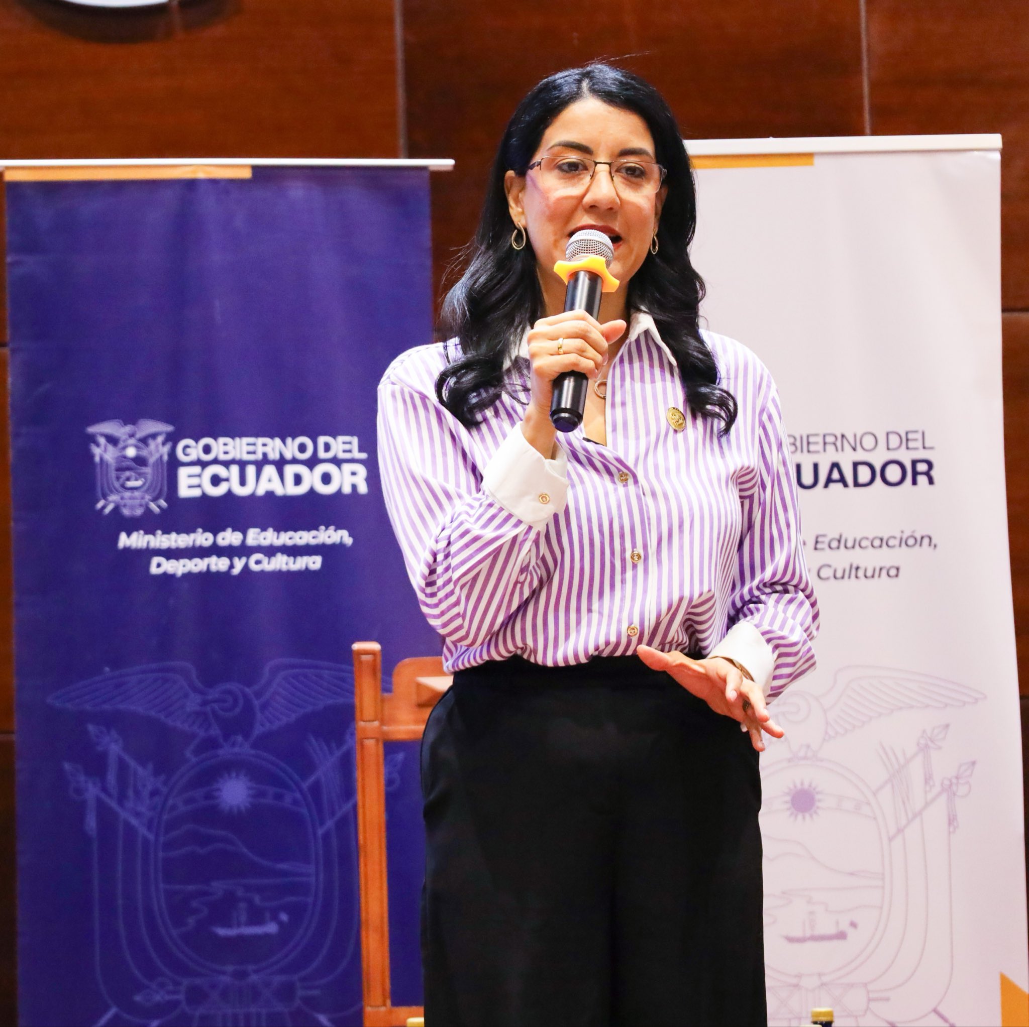 La ministra de Educación, Gilda Alcívar, en la presentación del programa de becas Ecuador Productivo