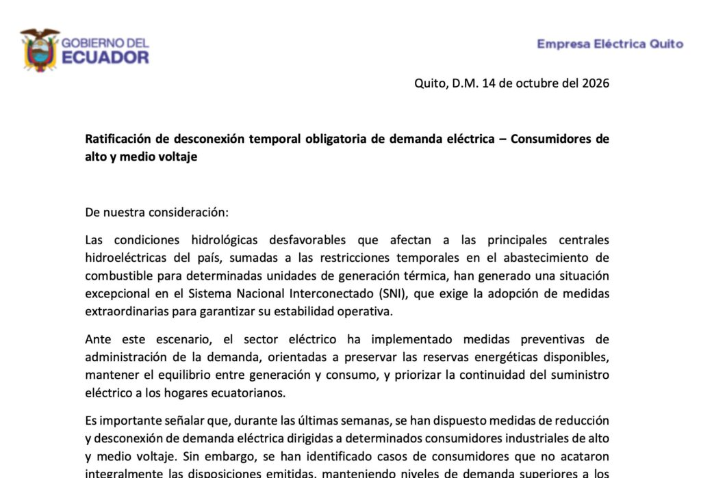 Encabezado de la notificación de la Empresa Eléctrica Quito del 14 de octubre de 2026 sobre la desconexión temporal obligatoria de consumidores de alto y medio voltaje.