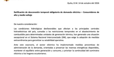 Encabezado de la notificación de la Empresa Eléctrica Quito del 14 de octubre de 2026 sobre la desconexión temporal obligatoria de consumidores de alto y medio voltaje.