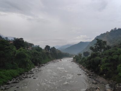 Río Budhi Gandaki entre montañas de Nepal, en una fotografía de archivo de septiembre de 2019.